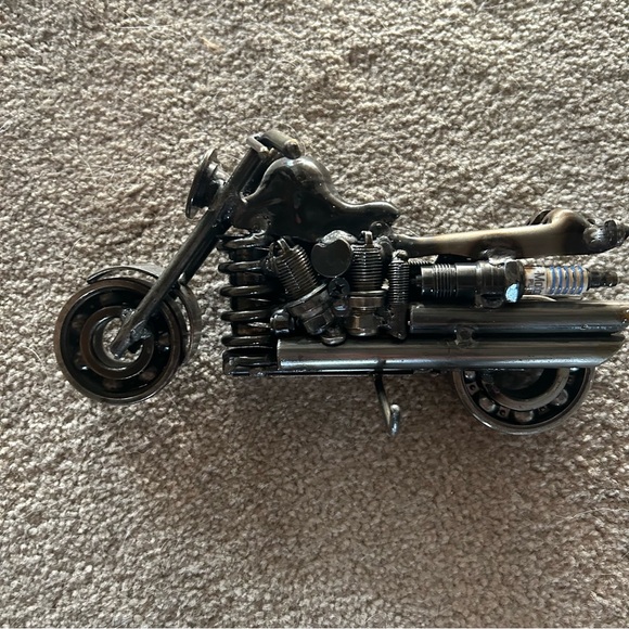 Scrap metal Motorcycle Art - Very Cool & Unique Piece - Picture 4 of 17